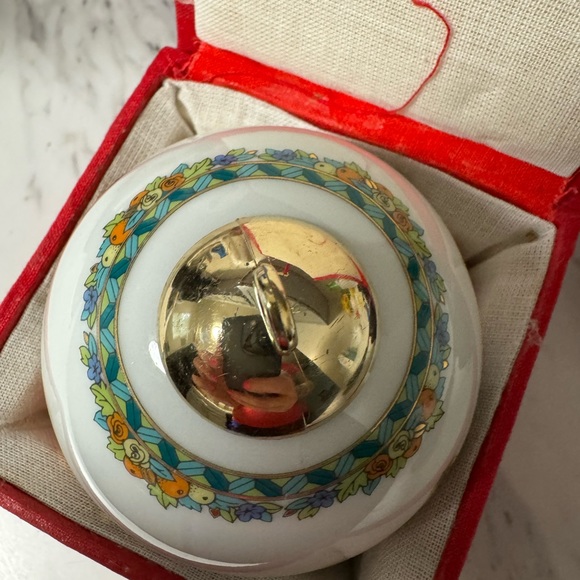 VERSACE ORNAMENT - Picture 4 of 4